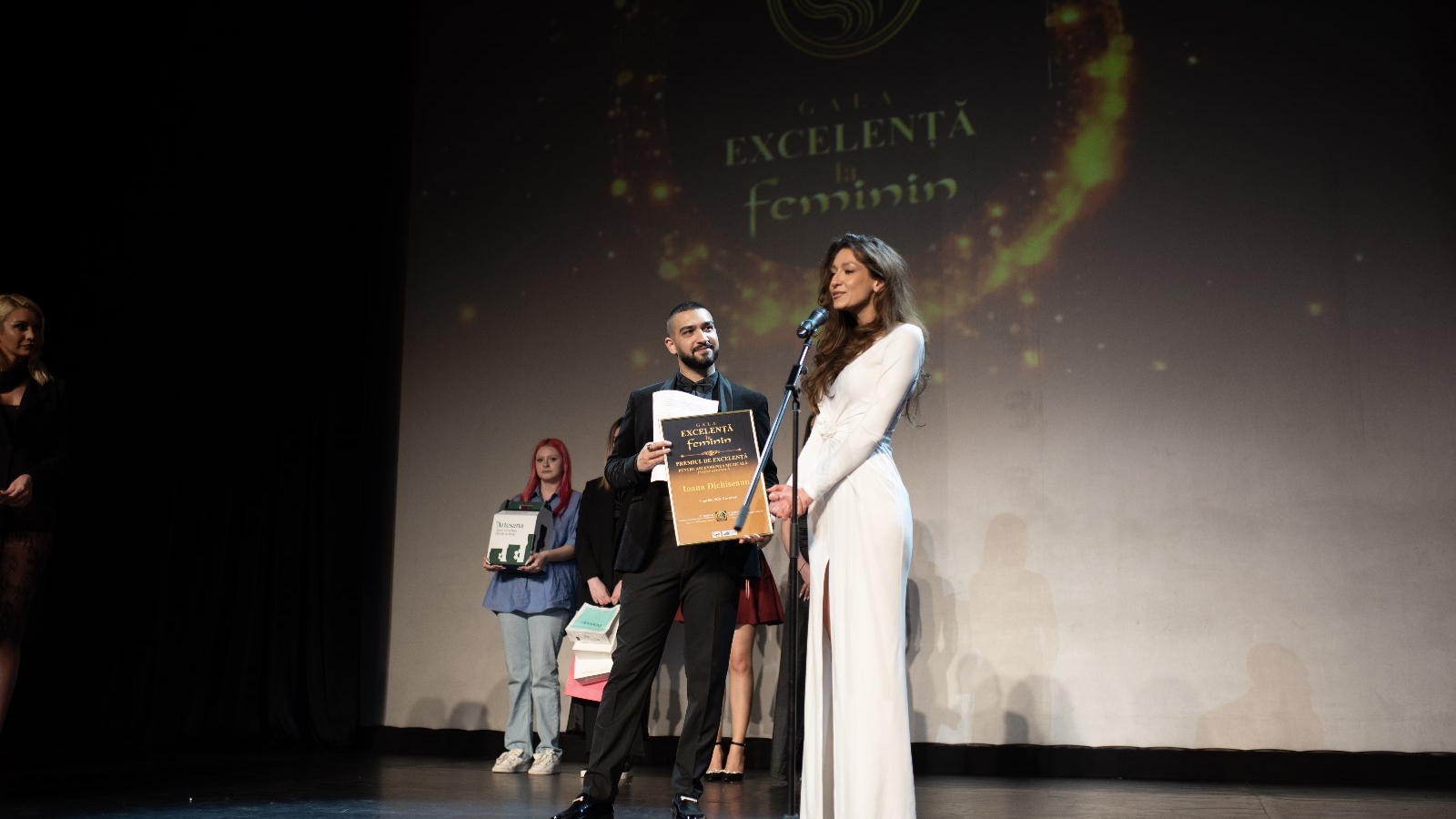 Nadia Comăneci, Andreea Marin, Teo Trandafir sau Ioana Dichiseanu, premiate la Gala „Excelență la Feminin”