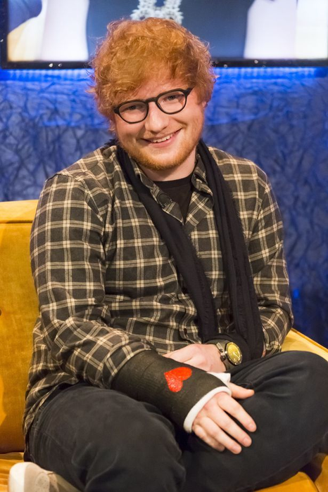 Prima apariţie a celebrului ED SHEERAN, după ce a fost implicat într-un accident rutier! A făcut mărturisiri şocante în direct: „Nu mi-am dat seama…”