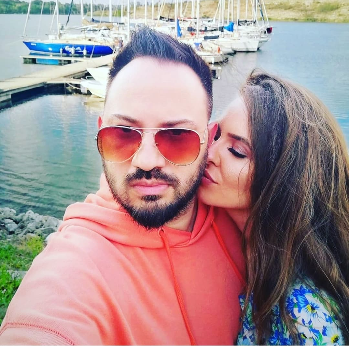 Bat clopote de nuntă! Un celebru burlac din România a ajuns în fața ofițerului de starea civilă