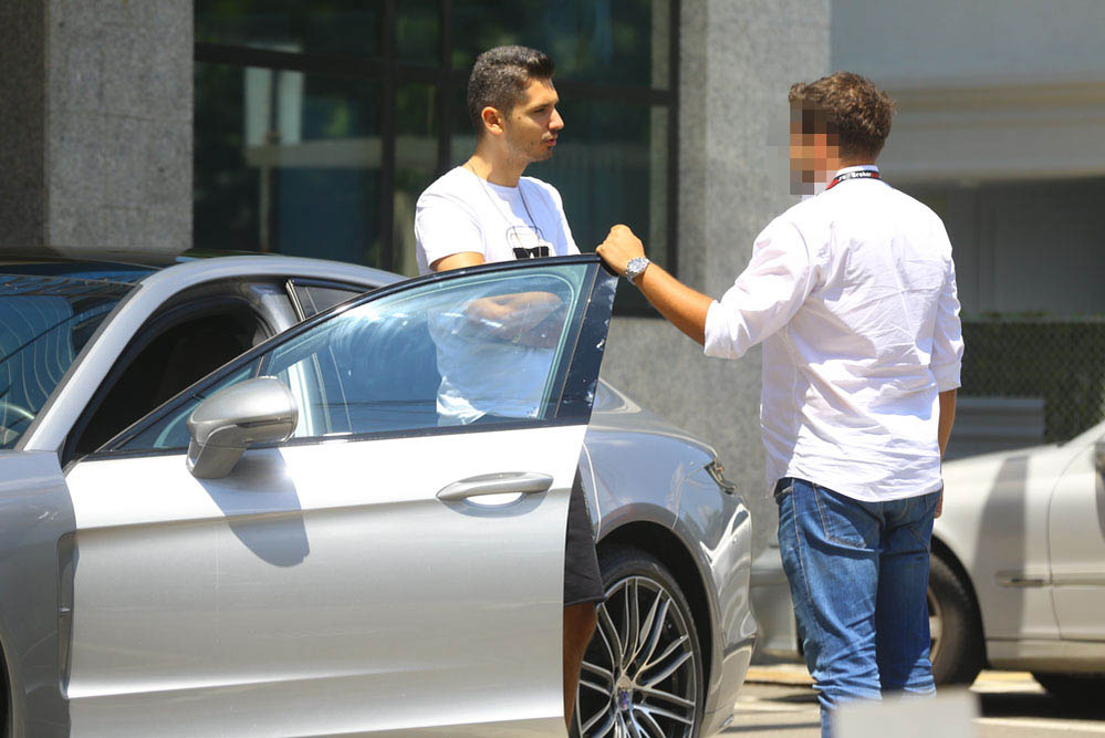 Ginerele lui Traian Băsescu, patronașul Tomată, și-a luat Panamera țiplă de 120.000 €!