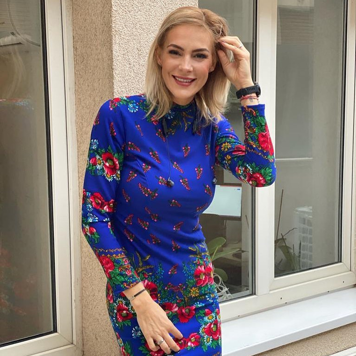 Roxana Ciuhulescu este mulțumită la maximum de noua sa înfățișare. (SURSA: INSTAGRAM.COM)