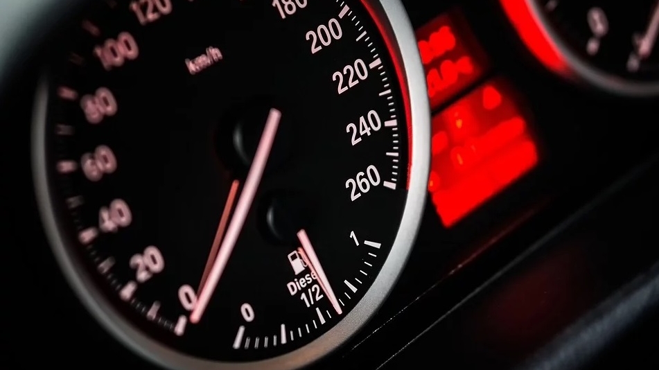Proiectul de lege pentru eliminarea supraccizei la carburanți a trecut de Parlament