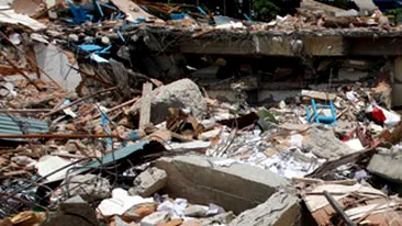 Peste 900 de persoane au fost scoase de sub daramaturi, in viata dupa cutremurul din China