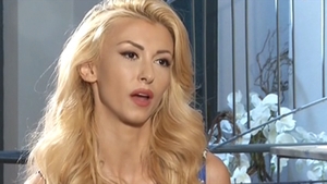 CUTREMURATOR! Cum s-a fotografiat Andreea Balan cu bunica ei, pe patul de moarte, in aceasta dimineata!