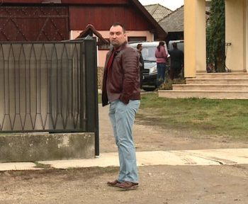 Şi-a tăiat singur craca de sub picioare. Gestul incredibil pe care l-a făcut, după înmormântare, criminalul care şi-a ucis mama, tatăl şi bunica