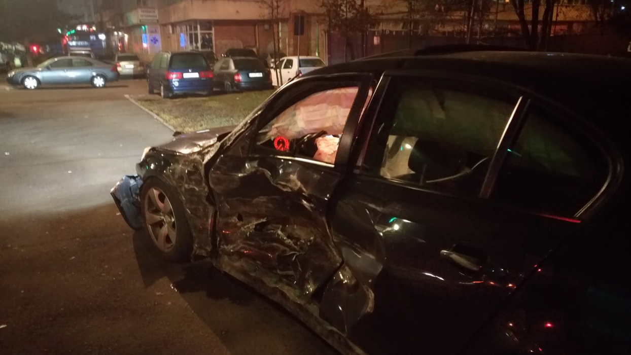 Accident de circulație în Cluj. Un tânăr de 18 ani a pierdut controlul volanului și a lovit 3 autoturisme