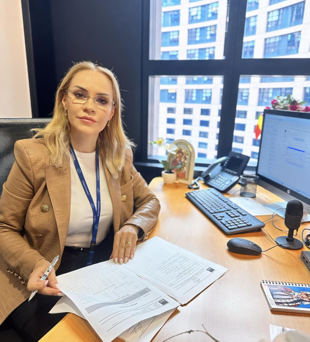Gabriela Firea a trecut pragul medicului estetician. Imaginile cu fostul primar al Capitalei fac furori pe internet
