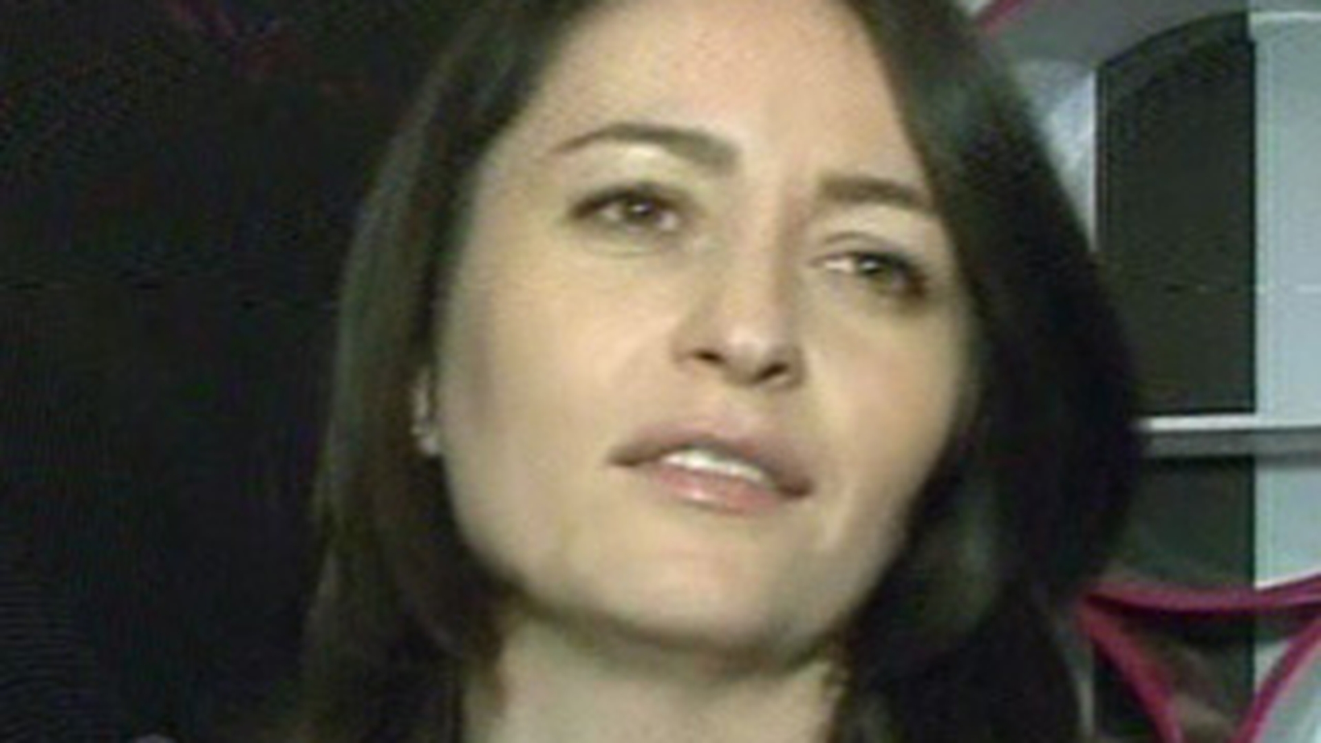 VIDEO Amalia Nastase: "Purtam haine prea old pentru varsta mea. Dana Budeanu mi-a spus ca pot sa ma imbrac mai tineresc"