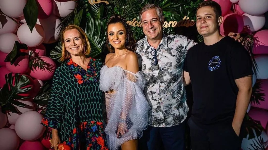 Andreea Esca și familia sa frumoasă