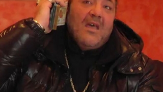 VIDEO Nelson Mondialul este cel mai amuzant interlop! Este blindat cu bani, are zeci de ghiuluri si isi da valoare pe youtube!