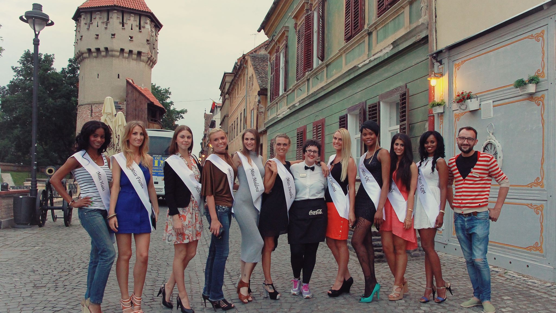 Scandal fara precedent! Concurentele la Miss Models International Sibiu 2013 acuza ca sunt tratate ca “sclavele”!