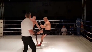Imagini terifiante. Ce s-a întâmplat la meciul de kick-boxing Tolea Ciumac – Endre. Și-a rupt tibia după câteva secunde! “Am vrut să-l bat, dar nu așa!”