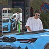 Grea e viața de milionar, Sebi! Cât costă o vizită la benzinărie când conduci un Lamborghini