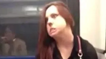 VIDEO Calatorii au impietrit de spaima! O tanara posedata se tranforma in fata lor si incepe sa scoata sunete ingrozitoare