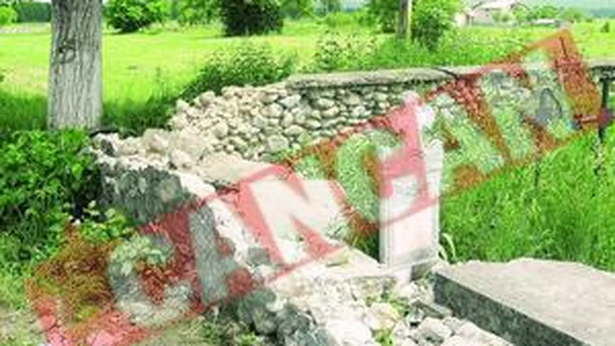 A murit pe o cruce din cimitir
