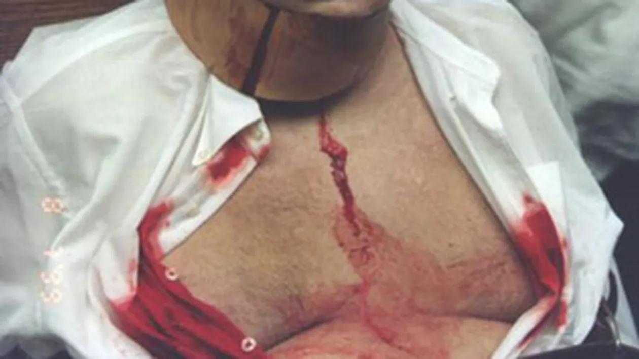 Arabii dau exemple macabre: criminali decapitati si crucificati!