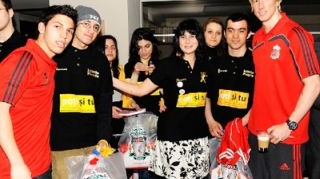 Un copil cu tumora pe creier a calatorit 500 de km pentru a se intilni cu idolul sau, Gerrard
