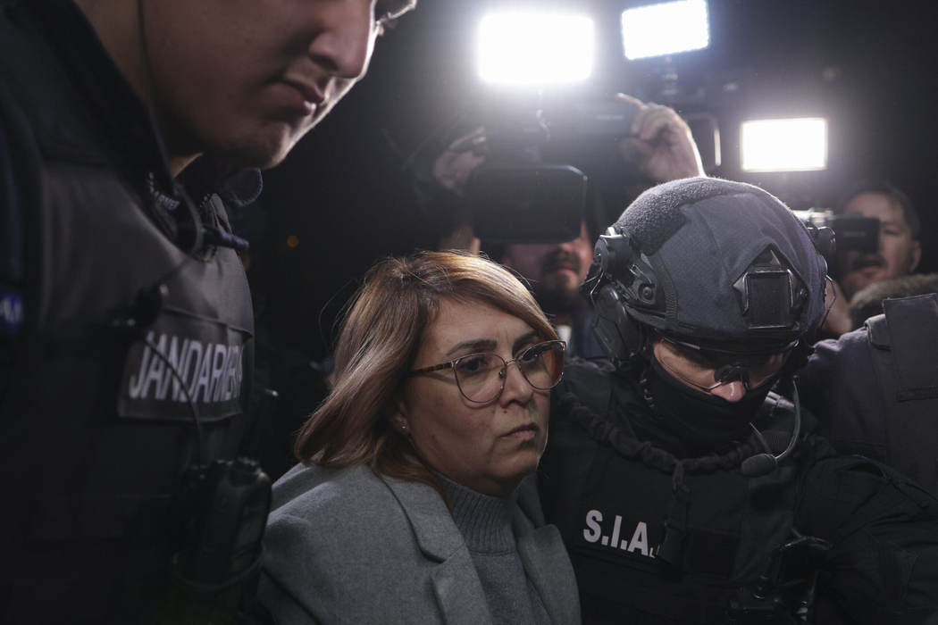 Laura Crișan, dusă la Parchet. Sursa foto: Inquam/Octav Ganea