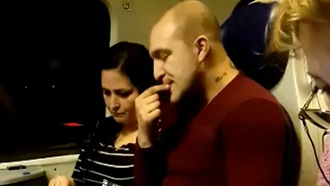 Incredibil! Un bărbat și o femeie au fost surprinși când aruncau cojile de semințe pe jos, într-un tren CFR | VIDEO