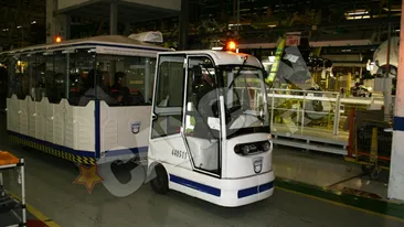 Vrei sa vizitezi Uzina Dacia? Urca in trenulet!