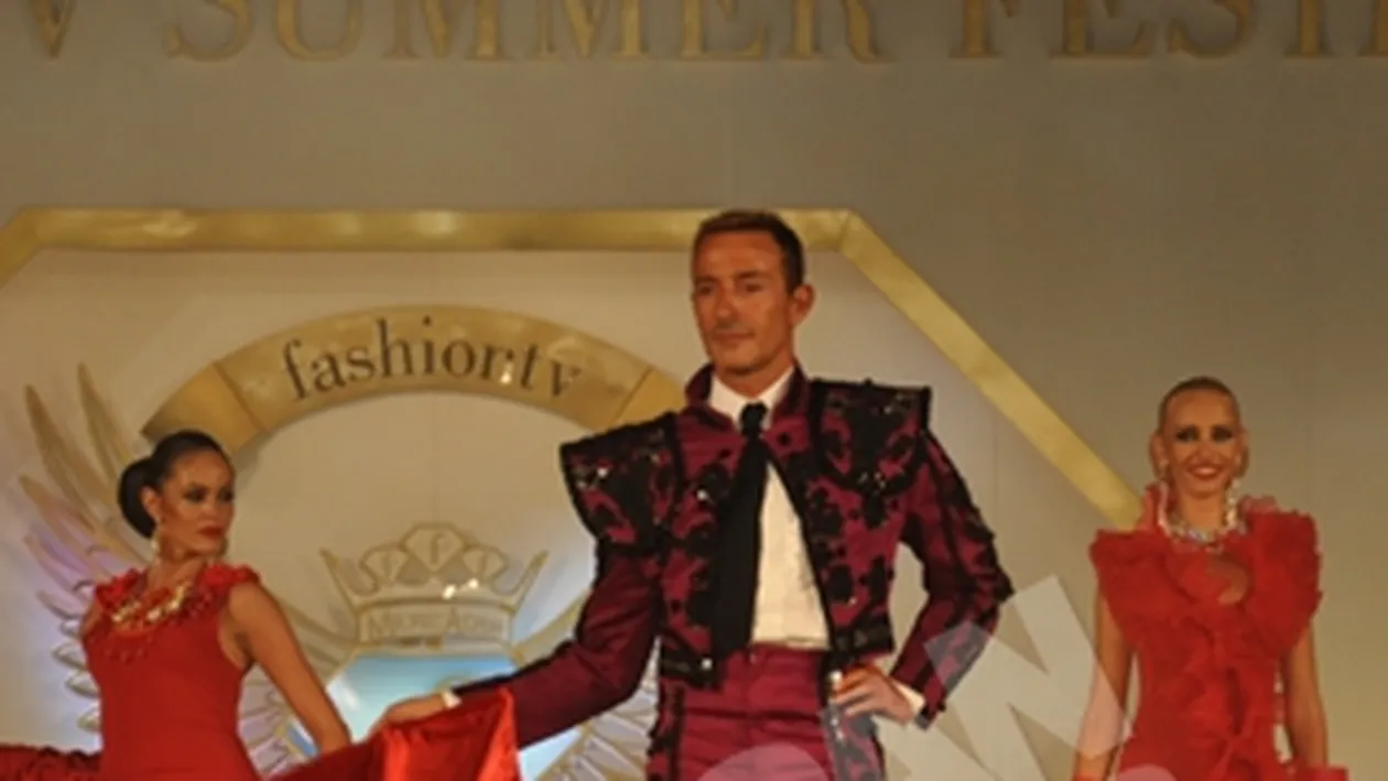 Radu Mazare a defilat intr-un costum de toreador in piateta din Mamaia