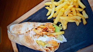 Cât a plătit un bărbat pentru o shaorma vegetariană, într-un restaurant. Când a văzut nota de plată, a crezut că este o glumă