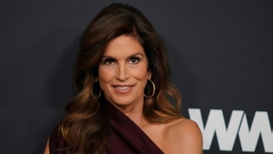 Ce dietă strictă are Cindy Crawford la 60 de ani. Este secretul siluetei trase ca prin inel!