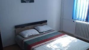 Un bărbat din București oferă gratis o cameră în propriul apartament. Motivul pentru care acceptă doar femei