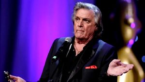 Florin Piersic s-a întors! Cum arată după un an de suferință