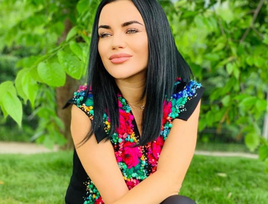 Carmen de la Sălciua, artista luată în vizor de Bianca Drăgușanu