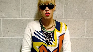 Uber cool! Beyonce şi-a arătat picioarele super sexy într-un pictorial inedit!