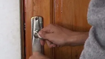 Ai geamuri termopan si aparat de aer conditionat? Risti sa fii calcat de hoti