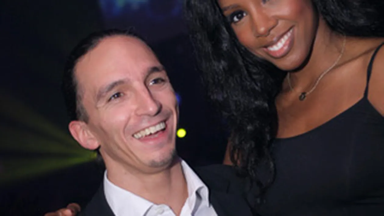 Kelly Rowland a adormit la intalnire si a inceput sa sforaie!