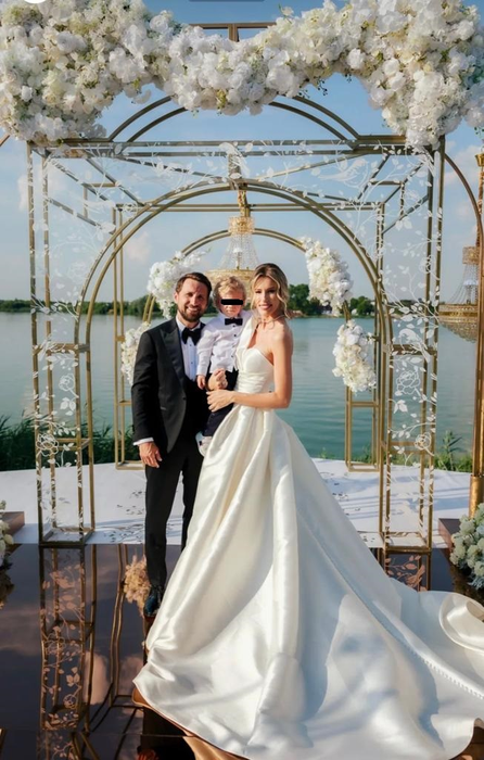 Micuțul Tiago le-a fost alături părinților la marele eveniment/Foto: Instagram