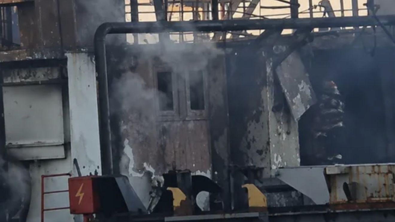 Incendiu de proporții la bordul unei nave din Portul Midia. Pompierii au intervenit de urgență