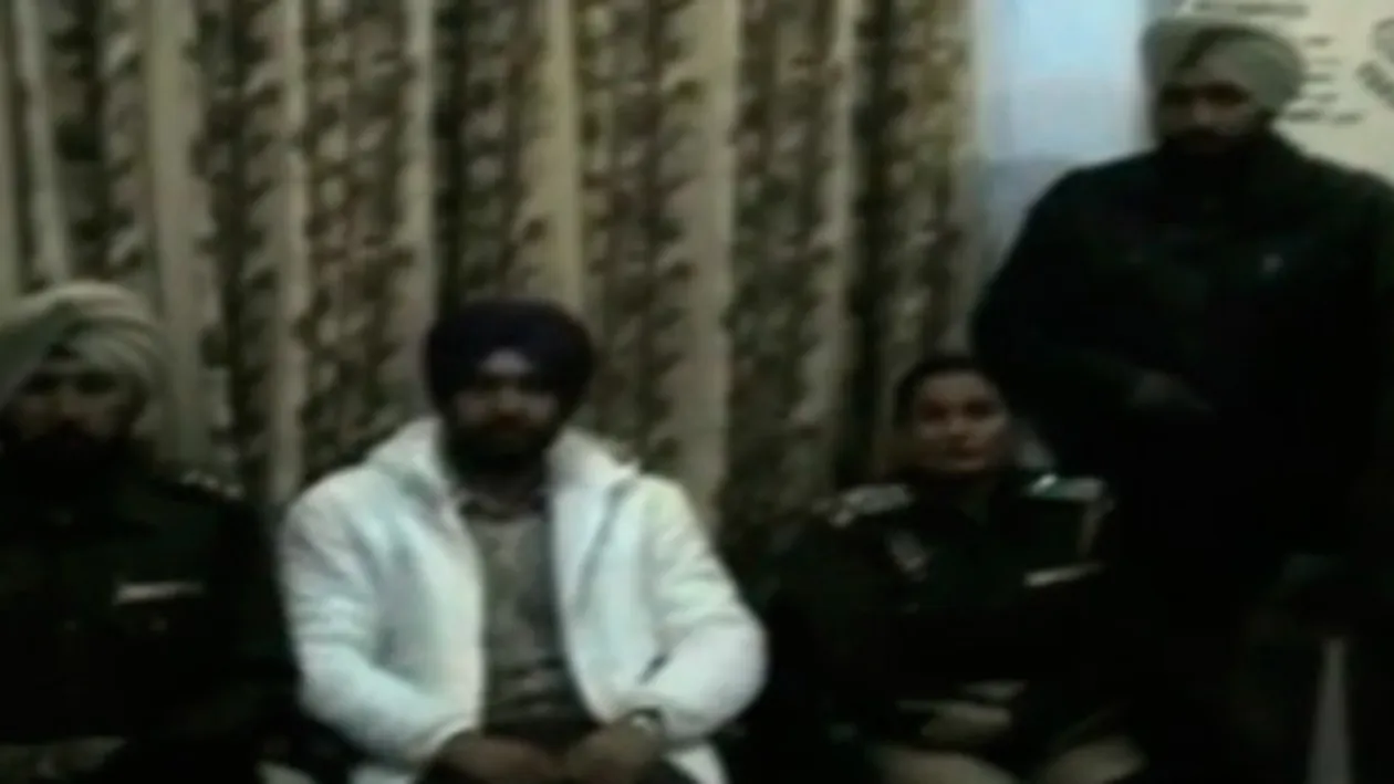 VIDEO Este o nenorocire să călătoreşti cu autobuzul în India! O altă femeie a fost violată de un grup de bărbaţi!