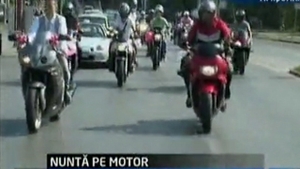 VIDEO Mireasa pe motocicleta! Ai vrea o asa nunta?