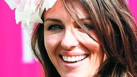 Elizabeth Hurley s-a despartit de iubitul ei, Shane Warne