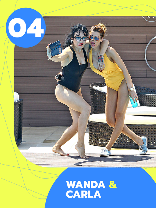 Bianca Drăgușanu, Adelina Pestrițu și Lora și-au făcut zeci de selfie-uri. Intră în acțiune Top 30 dive care au găsit unghiul perfect