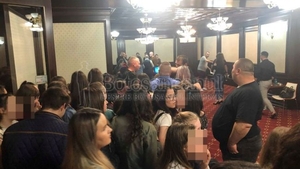 S-a întâmplat la Botoșani. S-au călcat în picioare pentru o poză cu 3 Sud Est