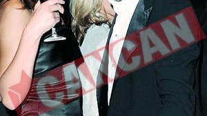 Iubita lui George Clooney musca