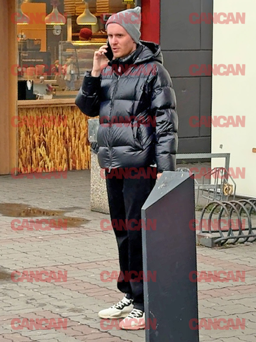 Ionuț Rusu vorbește la telefon