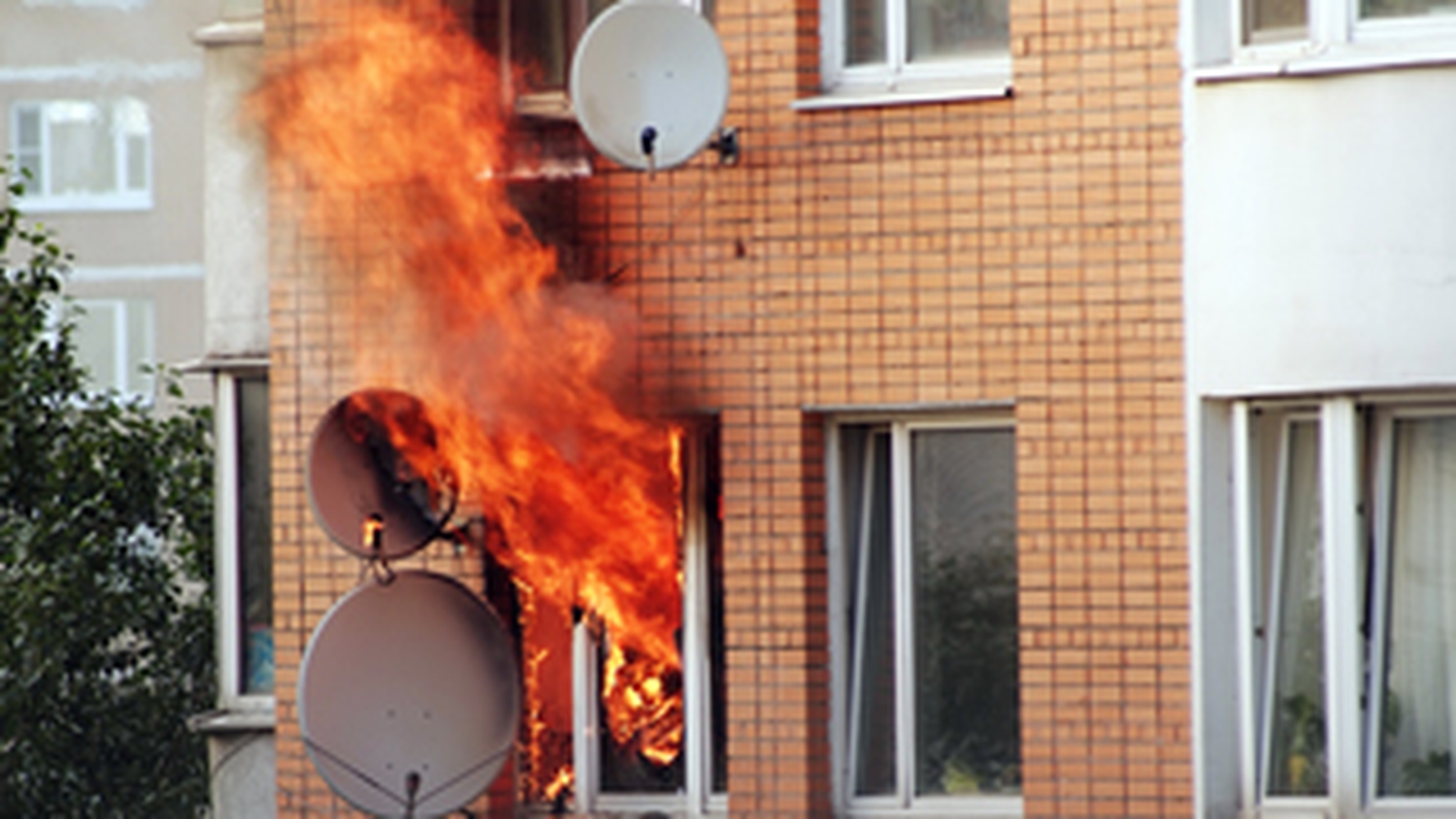 Trei copii raniti intr-o explozie din locuinta lor