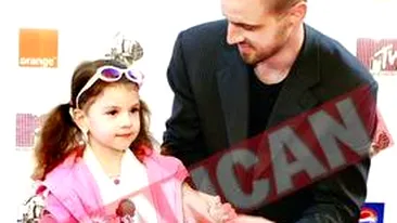 Cleopatra isi vinde papusa cu 35 euro