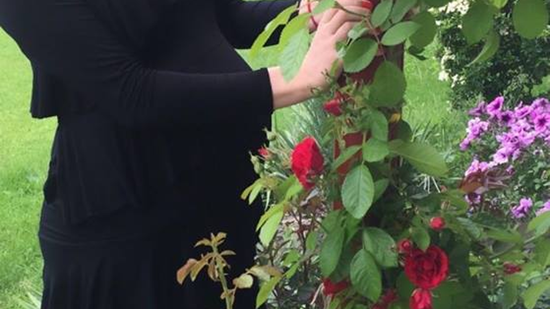 FOTOGRAFIE realizată în această dimineaţă cu burtica de GRAVIDĂ! Cum a fost pozată, după ce ieri s-a spus că ALINA BORCEA este însărcinată
