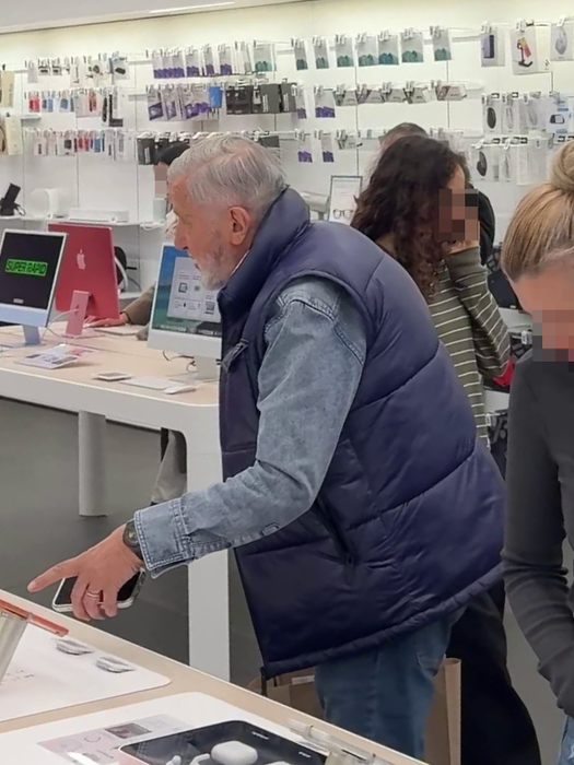 Ilie Năstase cere ajutorul unui consultant din magazin