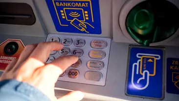 Schimbări importante pentru toți românii care scot bani de la bancomat. Măsura a intrat deja în vigoare