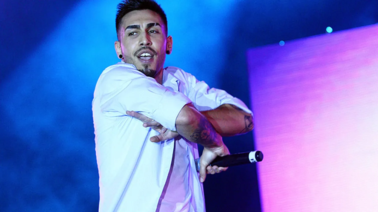 Afla cine este cel mai DOTAT barbat din showbiz-ul nostru! Vezi cum isi atinge barbatia in timpul unui concert