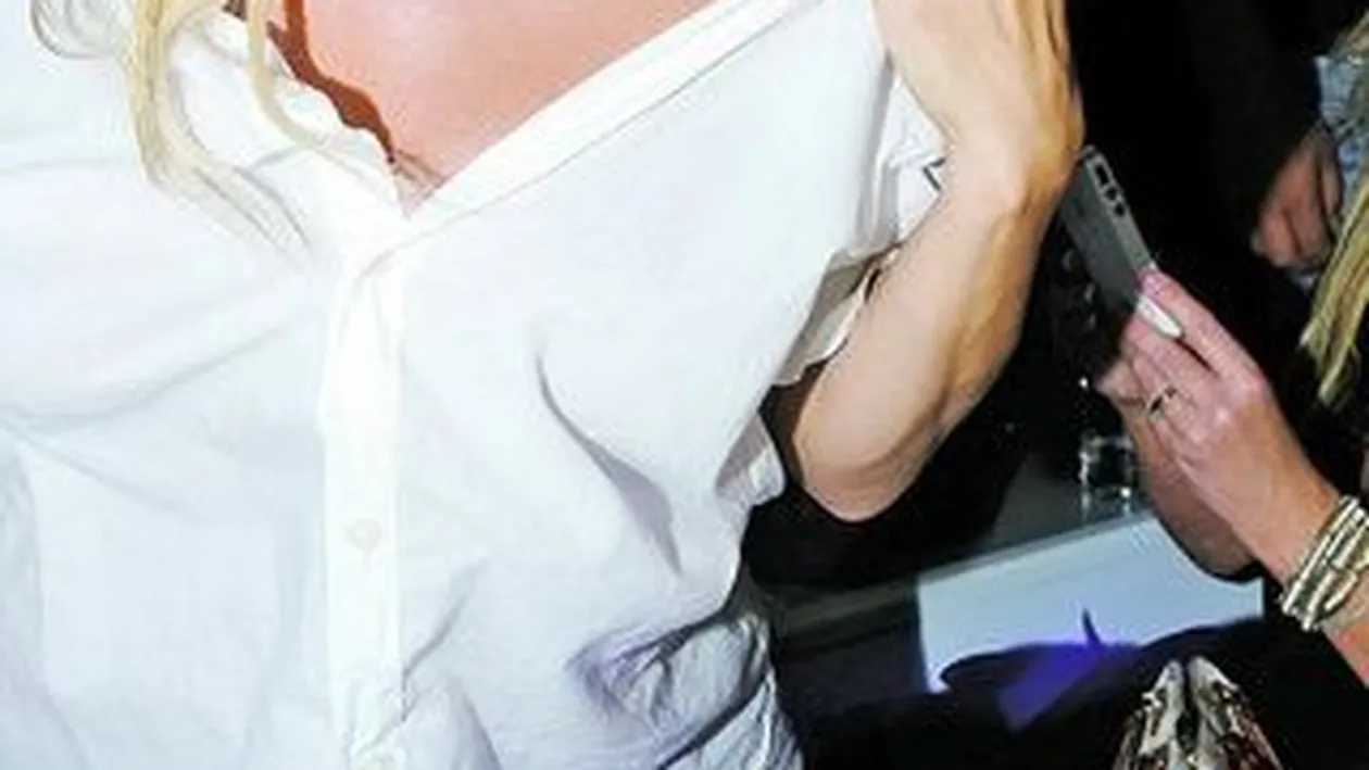 Pamela Anderson la Saint-Tropez - Dans lasciv si alcool