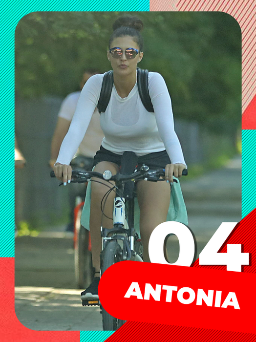 Top-sexy dive în cei mai “obraznici” pantalonași scurți și mulați. Cine ia potul? Antonia, Roxana Vancea, Delia…